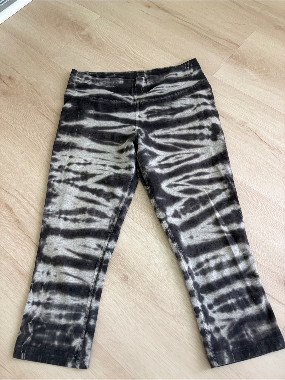 Nike Black & Gray Tie-Dye Stretch Mid-Rise Jeggings for Women
